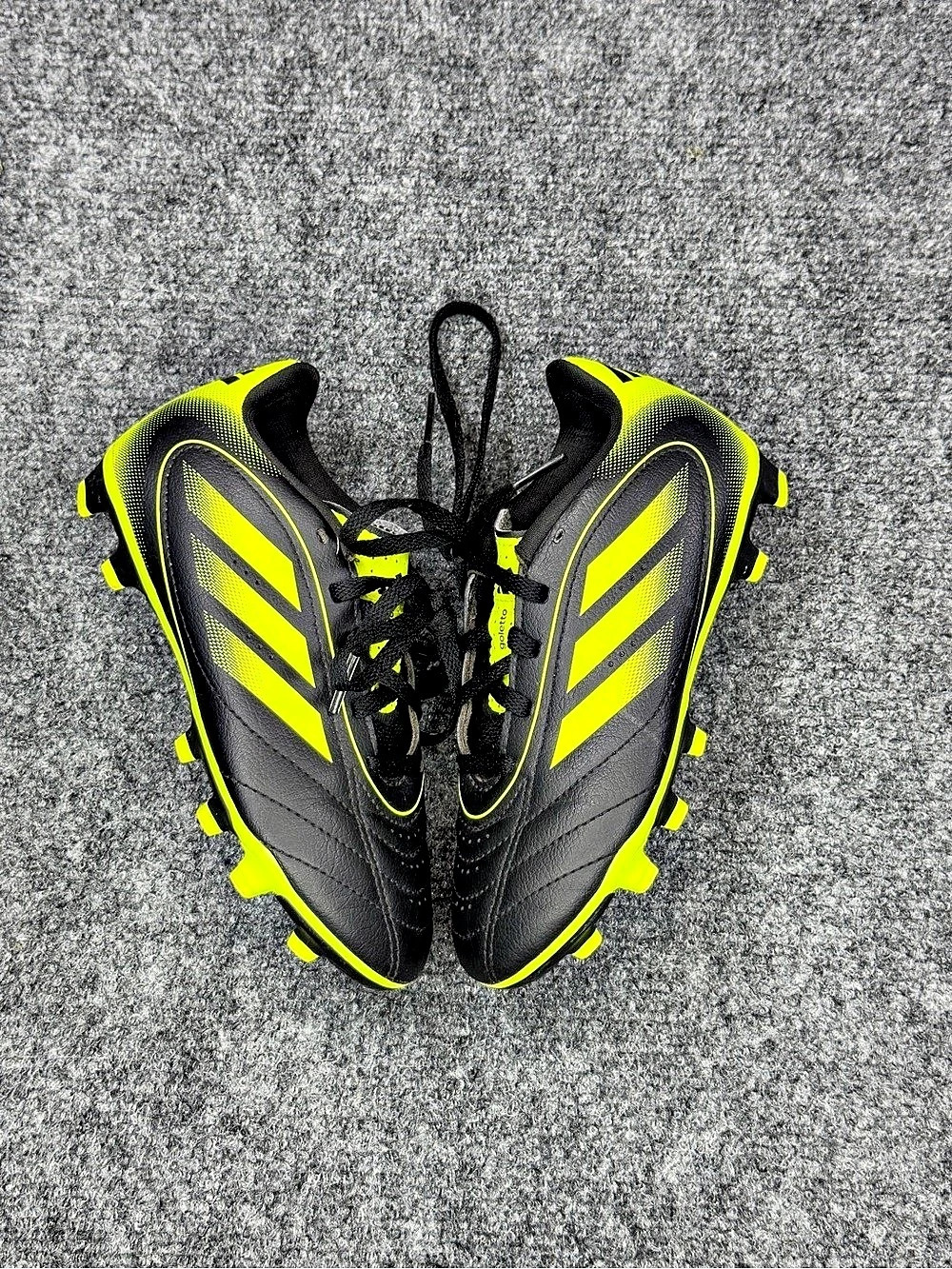 adidas Predator Club FxG Boys 13K Black Green Soccer Cleats Like New